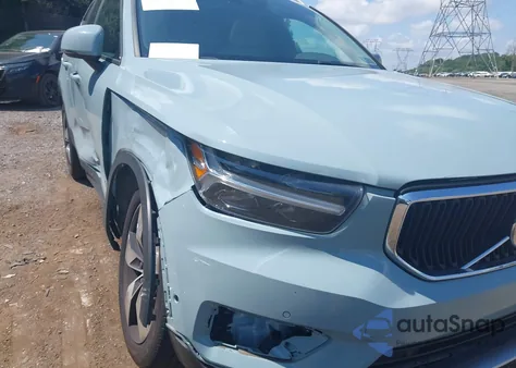 2019 Volvo Xc40 T5 Momentum/T5 R-Design из США, поврежденный, VIN YV4162XZ3K2010819